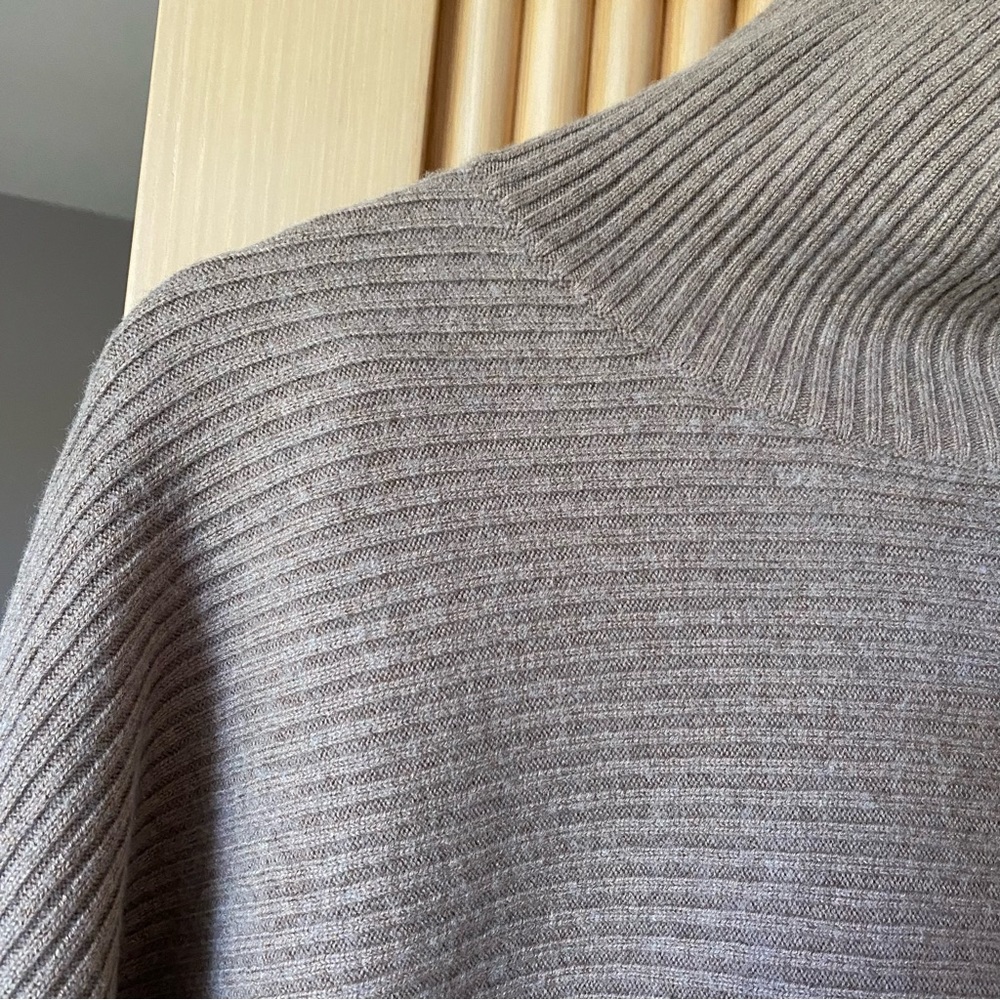 Aritzia babaton dumont ribbed turtleneck wool sweater tan - Picture 4 of 8
